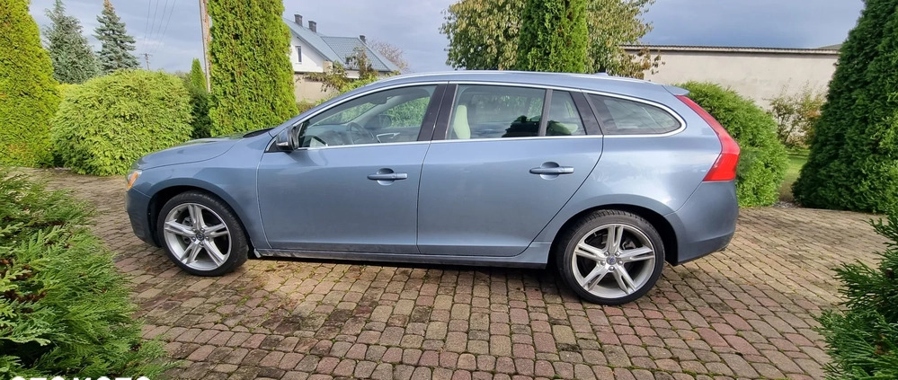 Volvo V60 cena 74900 przebieg: 65000, rok produkcji 2017 z Sieradz małe 631